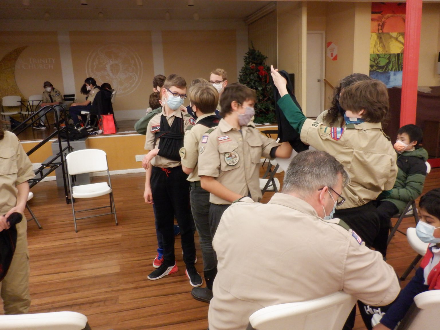 Cub Scout Helps Dad with First Aid Learned at Boy Scout Meeting - TROOP 146